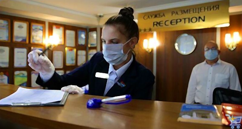 тетя на ресепшн.jpg